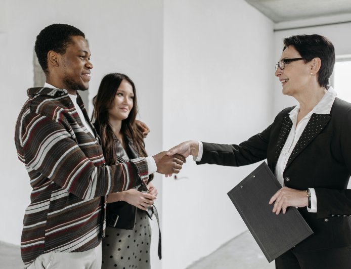 A Delhi property dealer was threatened by a gangster who called from abroad, demanding extortion and firing.