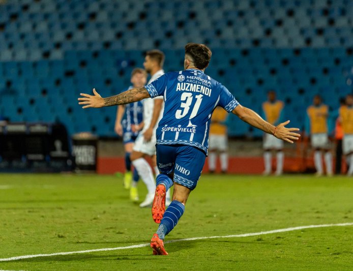 Sanju Samson played a solid performance, chasing down 312 runs in 42.3 overs against Ishan Kishan's team.